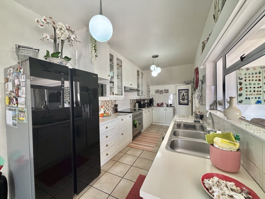 5 Bedroom Property for Sale in Flamingo Vlei Western Cape